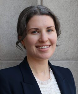 Headshot o Caroline Mares